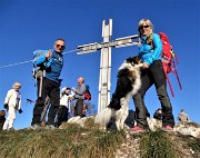 52 Alla croce di vetta del Monte Barro (922 m)